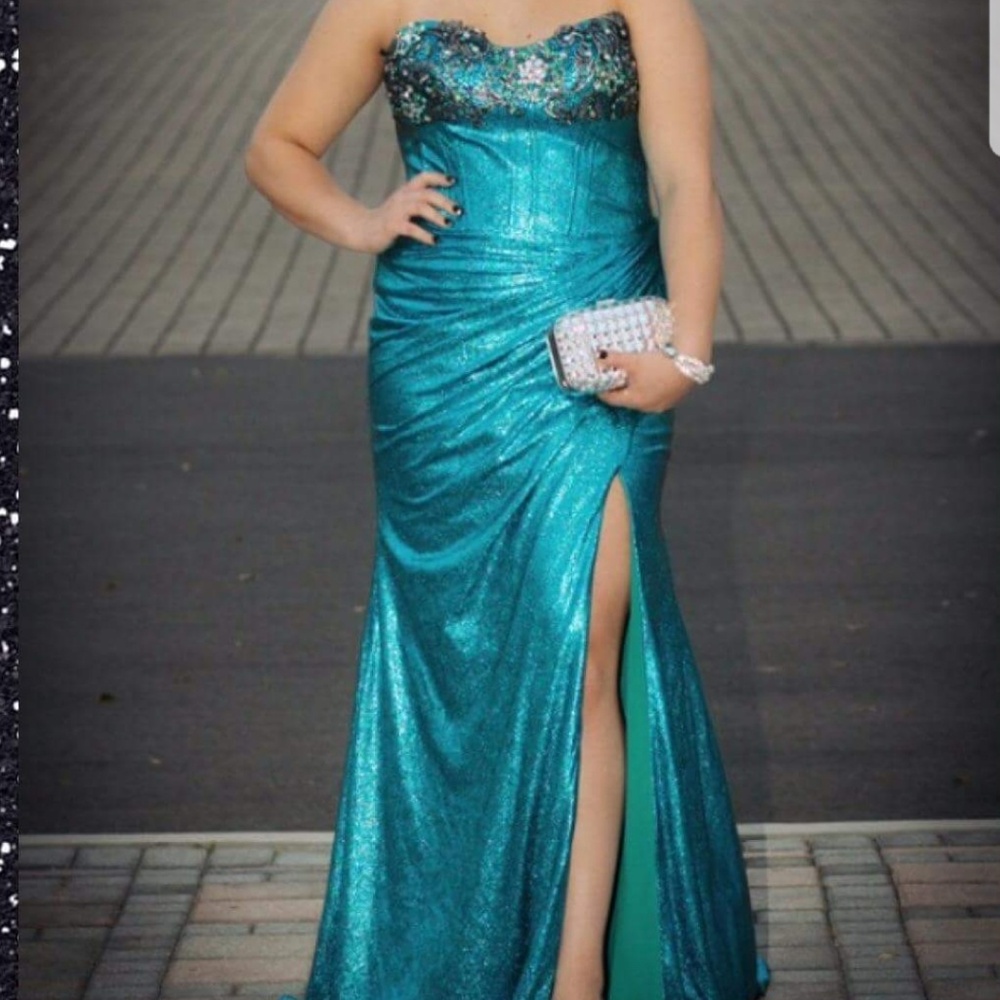 Prom Dress - Picture 2 of 4